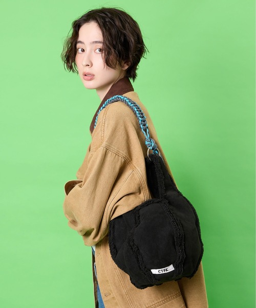 CONTROL FREAK / CTFK(コントロールフリーク)の「CONTROL FREAK / CTFK(コントロールフリーク)ムートンボールバッグ(ショルダーバッグ・レディース・ブラック/アイボリー/オレンジ/サックスブルー・FREE)」の13枚目の写真