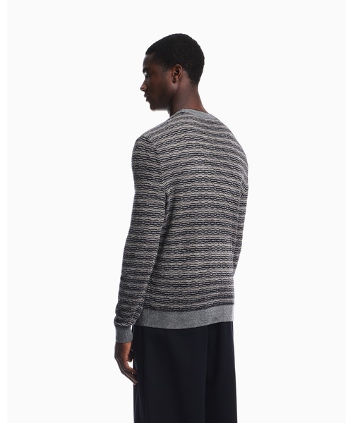 EMPORIO ARMANI（エンポリオアルマーニ）の「【エンポリオ アルマーニ】CAPSULE SIGNATURE セーター バージンウール ジャカード（ニット/セーター・メンズ・ネイビー系1・LARGE/SMALL/MEDIUM/X-LARGE/X-SMALL）」の4枚目の写真