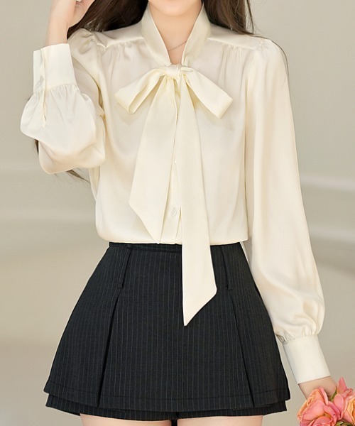 LUCPY(ラクピー)の「ボウタイギャザーブラウス(シャツ/ブラウス・レディース・ホワイト・MEDIUM/LARGE/X-LARGE/SMALL)」の5枚目の写真