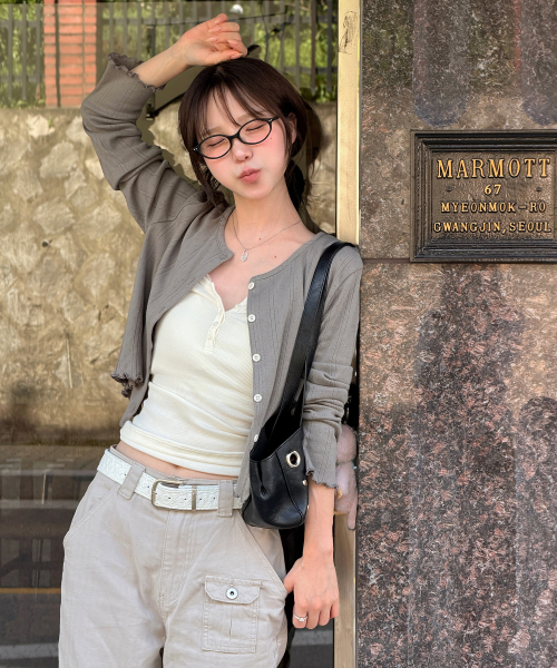WEDNESDAYOASISFORWOMEN（ウェンズデー オアシス フォー ウーマン）の「[MUSINSA EDITION X セニ] ソフトウェーブ ロングスリーブ カーディガン_ASH CHARCOAL（カーディガン/ボレロ・レディース・チャコールアッシュ・FREE）」の2枚目の写真