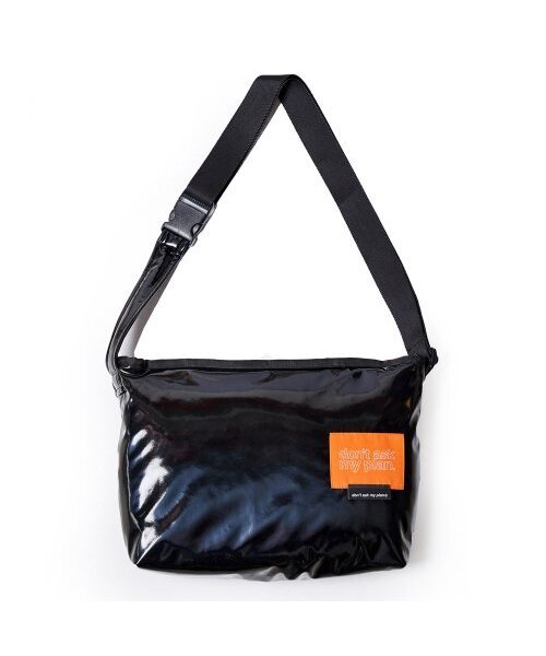DAMP(ドントアスクマイプラン)の「2WAY padded messenger bag_black(メッセンジャーバッグ・レディース・その他・FREE)」の2枚目の写真