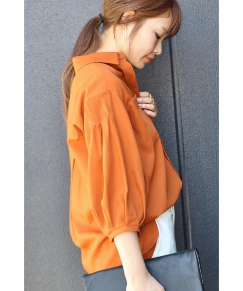 FIGARO Paris(フィガロパリ)の「ボリュームスリーブシャツ◆(シャツ/ブラウス・レディース・ホワイト/オレンジ/ネイビー・36/38)」の3枚目の写真