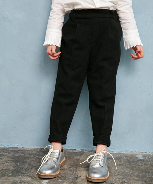 AZUL BY MOUSSY(アズールバイマウジー)の「ウエストゴムタックテーパードパンツ(パンツ)」|ブラック