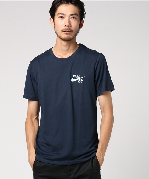 NIKE SPORTSWEAR（ナイキスポーツウェアー）の「メンズ ナイキ スケートボーディング Tシャツ NIKE SB DRI-FIT CTN WHALE TEE 852783-010/451（Tシャツ/カットソー・メンズ・ネイビー/ブラック・X-LARGE/MEDIUM/SMALL/LARGE）」の2枚目の写真