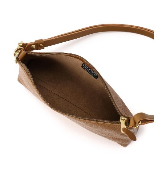 IL BISONTE(イルビゾンテ)の「ILBISONTE / ORIGINAL LEATHER / SHOULDER BAG(ショルダーバッグ・レディース・ライトブラウン/ナチュラル/オレンジ/グリーン/レンガ/ダークブラウン/ブラック/グレー/ネイビー/レッド/オリーブ・FREE)」の19枚目の写真