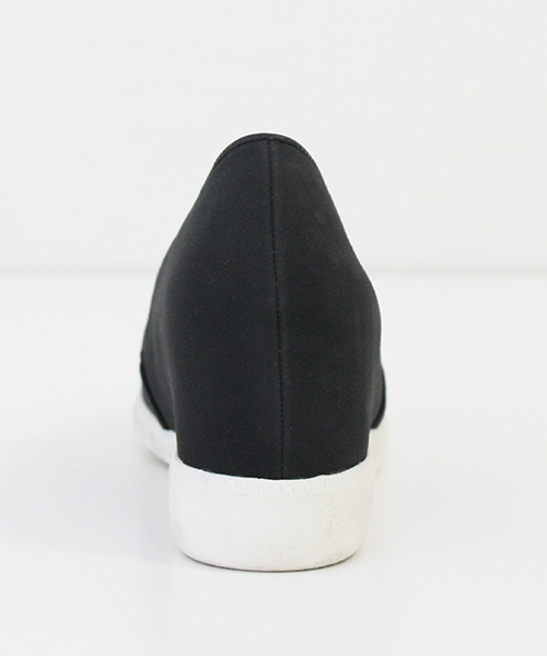 Chico（チコ）の「スリッポンウェッジ（スニーカー・レディース・ブラック/ホワイト/ベージュ・SMALL/MEDIUM/LARGE）」の5枚目の写真