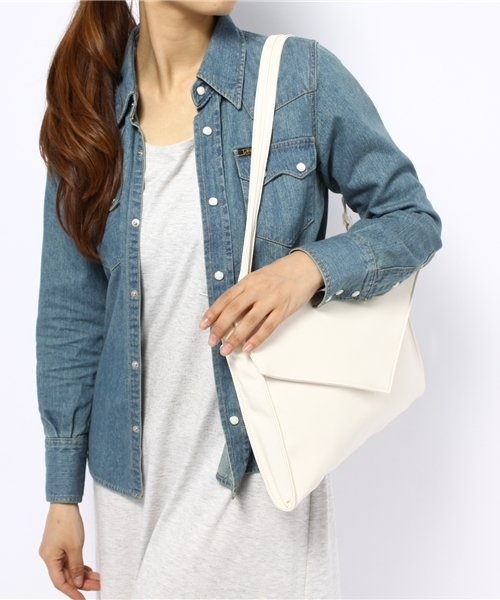 WEGO(ウィゴー)の「WEGO/レタークラッチバッグ(クラッチバッグ・レディース・ホワイト/ブラック/ネイビー/ワイン・FREE)」の5枚目の写真