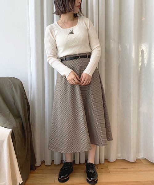 apres jour mignon(アプレジュールミニョン)の「スクエアネックランダムリブニット【ZOZOTOWN限定アイテム】(ニット/セーター・レディース・ブラック/ベージュ/アイボリー/オレンジ系その他・フリー)」の9枚目の写真