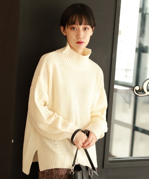 PAGEBOY(ページボーイ)の「アゼハイネックプルオーバー(ニット/セーター・レディース・モカ/オフホワイト/ブルー/ブラック・FREE)」の5枚目の写真