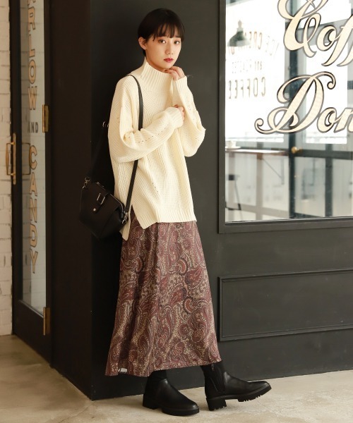 PAGEBOY(ページボーイ)の「アゼハイネックプルオーバー(ニット/セーター・レディース・モカ/オフホワイト/ブルー/ブラック・FREE)」の6枚目の写真