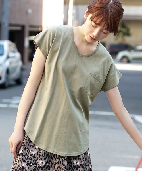 zootie（ズーティー）の「【汗が染みない！シンプルT】 汗しみない ポケットTシャツ［Vネック］ 汗染み防止（Tシャツ/カットソー・レディース・ブラック/パープル/ネイビー/ライトブルー/杢グレー/カーキ/ロイヤルブルー/グレイッシュブルー/オフホワイト/キャメル/フューシャピンク/ラベンダー/グレイッシュベージュ/ライトカーキ/イエロー/ブラウン/オレンジ系その他/モカ/オレンジ系その他2/ダークブラウン/ブルー系その他2/パープル系その他/アイボリー/ダークグリーン/レッド系その他/ミント/イエロー系その他・L/M/XL/3L/L-XL/M-L）」の12枚目の写真