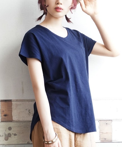 zootie（ズーティー）の「【汗が染みない！シンプルT】 汗しみない ポケットTシャツ［Vネック］ 汗染み防止（Tシャツ/カットソー・レディース・ブラック/パープル/ネイビー/ライトブルー/杢グレー/カーキ/ロイヤルブルー/グレイッシュブルー/オフホワイト/キャメル/フューシャピンク/ラベンダー/グレイッシュベージュ/ライトカーキ/イエロー/ブラウン/オレンジ系その他/モカ/オレンジ系その他2/ダークブラウン/ブルー系その他2/パープル系その他/アイボリー/ダークグリーン/レッド系その他/ミント/イエロー系その他・L/M/XL/3L/L-XL/M-L）」の14枚目の写真