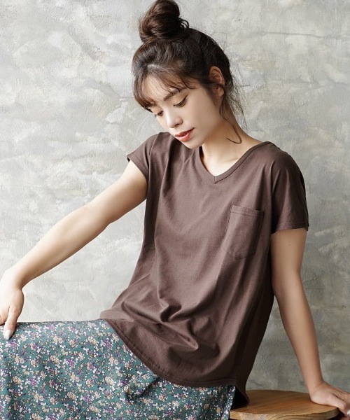 zootie（ズーティー）の「【汗が染みない！シンプルT】 汗しみない ポケットTシャツ［Vネック］ 汗染み防止（Tシャツ/カットソー・レディース・ブラック/パープル/ネイビー/ライトブルー/杢グレー/カーキ/ロイヤルブルー/グレイッシュブルー/オフホワイト/キャメル/フューシャピンク/ラベンダー/グレイッシュベージュ/ライトカーキ/イエロー/ブラウン/オレンジ系その他/モカ/オレンジ系その他2/ダークブラウン/ブルー系その他2/パープル系その他/アイボリー/ダークグリーン/レッド系その他/ミント/イエロー系その他・L/M/XL/3L/L-XL/M-L）」の6枚目の写真