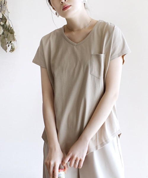 zootie（ズーティー）の「【汗が染みない！シンプルT】 汗しみない ポケットTシャツ［Vネック］ 汗染み防止（Tシャツ/カットソー・レディース・ブラック/パープル/ネイビー/ライトブルー/杢グレー/カーキ/ロイヤルブルー/グレイッシュブルー/オフホワイト/キャメル/フューシャピンク/ラベンダー/グレイッシュベージュ/ライトカーキ/イエロー/ブラウン/オレンジ系その他/モカ/オレンジ系その他2/ダークブラウン/ブルー系その他2/パープル系その他/アイボリー/ダークグリーン/レッド系その他/ミント/イエロー系その他・L/M/XL/3L/L-XL/M-L）」の8枚目の写真