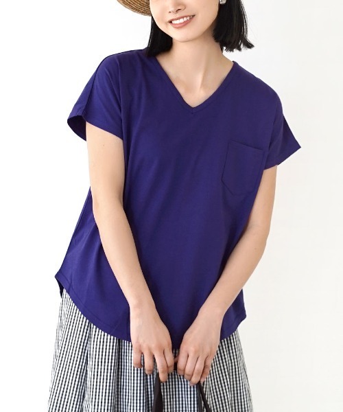 zootie（ズーティー）の「【汗が染みない！シンプルT】 汗しみない ポケットTシャツ［Vネック］ 汗染み防止（Tシャツ/カットソー・レディース・ブラック/パープル/ネイビー/ライトブルー/杢グレー/カーキ/ロイヤルブルー/グレイッシュブルー/オフホワイト/キャメル/フューシャピンク/ラベンダー/グレイッシュベージュ/ライトカーキ/イエロー/ブラウン/オレンジ系その他/モカ/オレンジ系その他2/ダークブラウン/ブルー系その他2/パープル系その他/アイボリー/ダークグリーン/レッド系その他/ミント/イエロー系その他・L/M/XL/3L/L-XL/M-L）」の17枚目の写真
