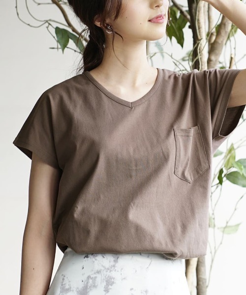 zootie（ズーティー）の「【汗が染みない！シンプルT】 汗しみない ポケットTシャツ［Vネック］ 汗染み防止（Tシャツ/カットソー・レディース・ブラック/パープル/ネイビー/ライトブルー/杢グレー/カーキ/ロイヤルブルー/グレイッシュブルー/オフホワイト/キャメル/フューシャピンク/ラベンダー/グレイッシュベージュ/ライトカーキ/イエロー/ブラウン/オレンジ系その他/モカ/オレンジ系その他2/ダークブラウン/ブルー系その他2/パープル系その他/アイボリー/ダークグリーン/レッド系その他/ミント/イエロー系その他・L/M/XL/3L/L-XL/M-L）」の7枚目の写真