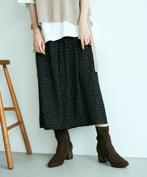earth music&ecology（アースミュージックアンドエコロジー）の「タックフレアスカーチョ ＊（その他パンツ・レディース・ネイビー/イエロー/キャメル/ドット/ブルーグリーン/ブラック系その他5・FREE）」の2枚目の写真