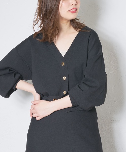 natural couture(ナチュラルクチュール)の「プチプラハトメバー釦おしゃれカーディガン(カーディガン/ボレロ・レディース・ブラック/カーキ/サックスブルー/グリーン/グレイッシュベージュ/ピンクベージュ・FREE)」の2枚目の写真