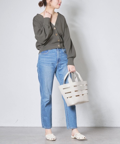 natural couture(ナチュラルクチュール)の「プチプラハトメバー釦おしゃれカーディガン(カーディガン/ボレロ・レディース・ブラック/カーキ/サックスブルー/グリーン/グレイッシュベージュ/ピンクベージュ・FREE)」の15枚目の写真