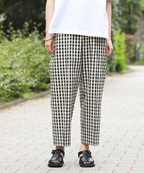 BEAMS BOY（ビームスボーイ）の「BEAMS BOY / コットン サッカー チェック スラックス（その他パンツ・レディース・ブラック/ピンク・1/0）」の13枚目の写真