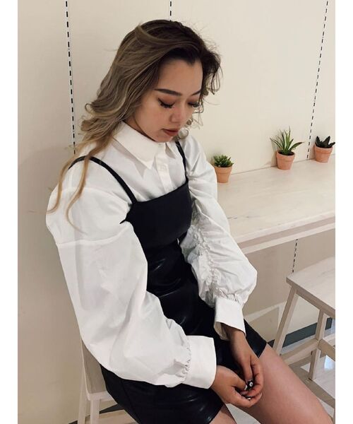 EVRIS（エヴリス）の「レザーライクキャミワンピース（ワンピース・レディース・ブラック・SMALL/MEDIUM）」の3枚目の写真