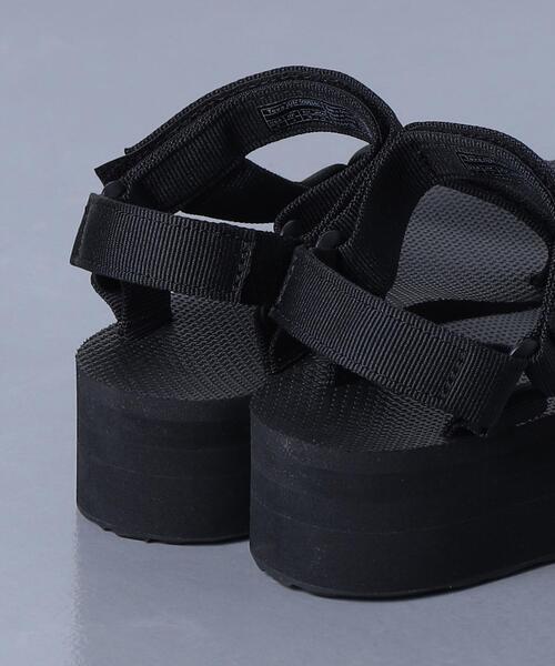 Teva（テバ）の「＜Teva（テバ）＞FLATFORM UNIVERSAL サンダル◆（サンダル・レディース・ブラック/ナチュラル・5/7/6/8）」の6枚目の写真