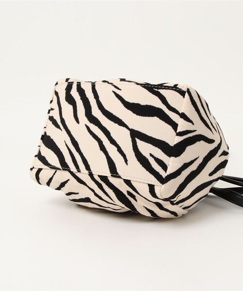 Shelly island（シェリーアイランド）の「2WAY巾着スモールバッグ（ハンドバッグ・レディース・ホワイト/ブラック/ベージュ/その他・FREE）」の8枚目の写真