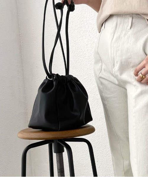 Shelly island（シェリーアイランド）の「2WAY巾着スモールバッグ（ハンドバッグ・レディース・ホワイト/ブラック/ベージュ/その他・FREE）」の5枚目の写真