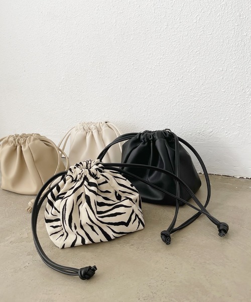 Shelly island（シェリーアイランド）の「2WAY巾着スモールバッグ（ハンドバッグ・レディース・ホワイト/ブラック/ベージュ/その他・FREE）」の17枚目の写真