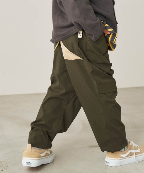 &yam(アンドヤム)の「撥水素材 ナイロンストレッチクライミングベイカーパンツ(その他パンツ・キッズ・ブラック/グリーン/ブルー・110-120cm/120-130cm/130-140cm/140-150cm/150-160cm)」の11枚目の写真