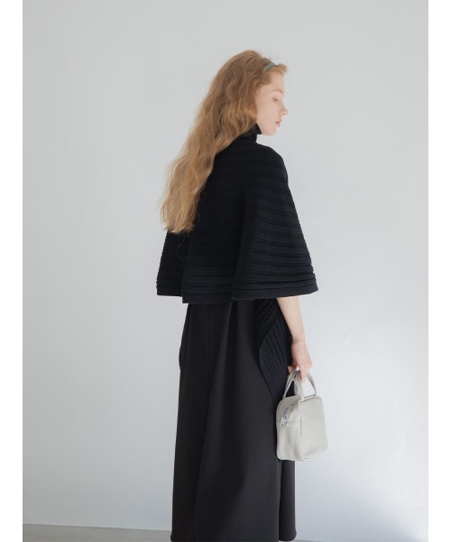Ayla（アイラ）の「asymmetry cape knit（ニット/セーター・レディース・ブラック/アイボリー・FREE）」の12枚目の写真