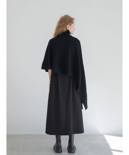 Ayla（アイラ）の「asymmetry cape knit（ニット/セーター・レディース・ブラック/アイボリー・FREE）」の8枚目の写真