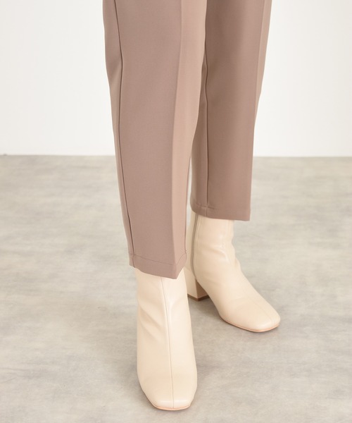 w closet（ダブルクローゼット）の「カラースラックスパンツ（スラックス・レディース・アイボリー/ブラック/カーキ/グレイッシュベージュ・マルチサイズ）」の10枚目の写真