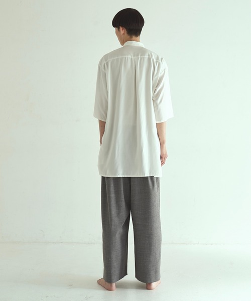 Utusiyo（ウツシヨ）の「drape shirt　颶風（シャツ/ブラウス・メンズ・ホワイト/ブラック・MEDIUM/LARGE）」の6枚目の写真
