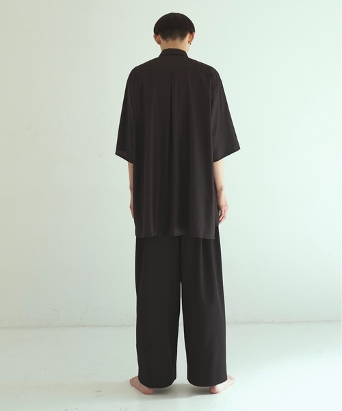 Utusiyo（ウツシヨ）の「drape shirt　颶風（シャツ/ブラウス・メンズ・ホワイト/ブラック・MEDIUM/LARGE）」の9枚目の写真