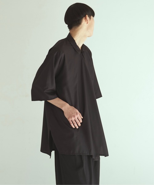 Utusiyo（ウツシヨ）の「drape shirt　颶風（シャツ/ブラウス・メンズ・ホワイト/ブラック・MEDIUM/LARGE）」の4枚目の写真