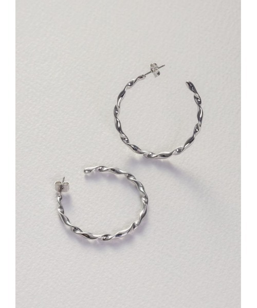 mou(モウ)の「【Na.moda】Gloss distorion hoop pierce(ピアス(両耳用)・レディース・シルバー/ゴールド・FREE)」の1枚目の写真