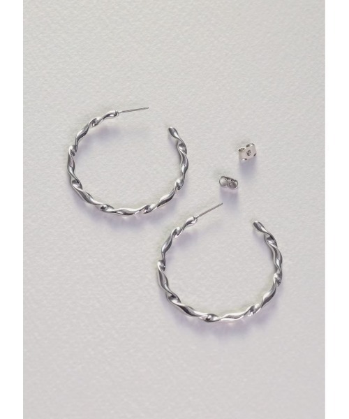 mou(モウ)の「【Na.moda】Gloss distorion hoop pierce(ピアス(両耳用)・レディース・シルバー/ゴールド・FREE)」の7枚目の写真