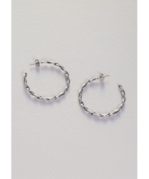 mou(モウ)の「【Na.moda】Gloss distorion hoop pierce(ピアス(両耳用)・レディース・シルバー/ゴールド・FREE)」の4枚目の写真