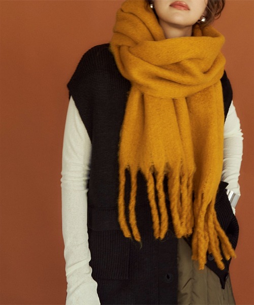 titivate（ティティベイト）の「カラーボリュームマフラー/ストール（マフラー・レディース・ブルー/イエロー/ブラウン/グリーン・FREE）」の4枚目の写真