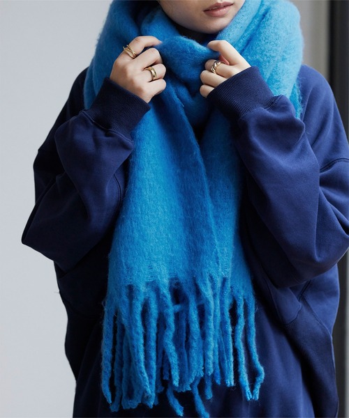 titivate（ティティベイト）の「カラーボリュームマフラー/ストール（マフラー・レディース・ブルー/イエロー/ブラウン/グリーン・FREE）」の3枚目の写真