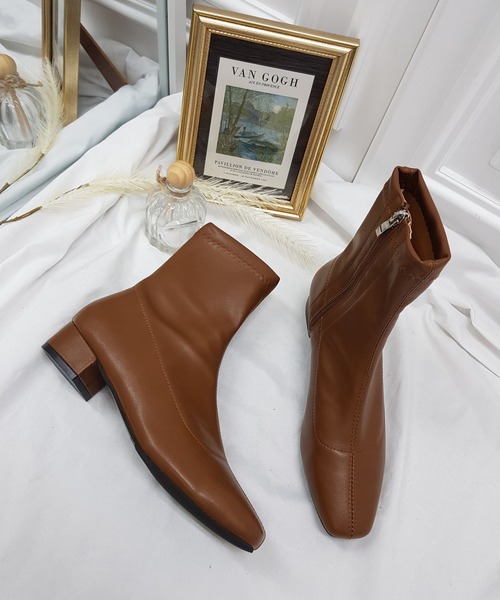 CEMONEMO(セモネモ)の「スクエアトゥ フェイクレザー ショートブーツ(ブーツ・レディース・ブラック/ブラウン/ベージュ/アイボリー・22.5/23.0/24.0/24.5/25.0/23.5)」の10枚目の写真