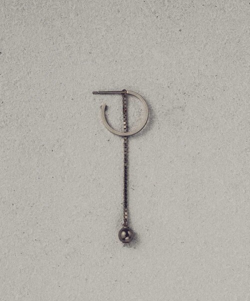 and cloud（アンドクラウド）の「2way Ball Charm Hoop Pierce / Single（ピアス（片耳用）・レディース・ブラック/シルバー/イエローゴールド・FREE）」の2枚目の写真