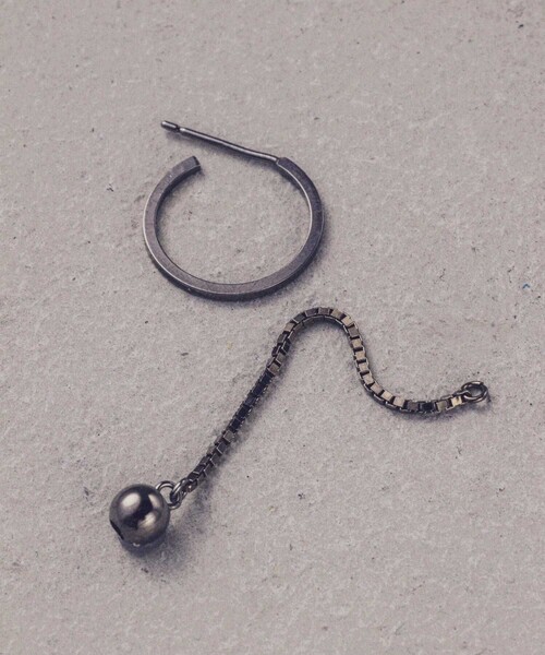 and cloud（アンドクラウド）の「2way Ball Charm Hoop Pierce / Single（ピアス（片耳用）・レディース・ブラック/シルバー/イエローゴールド・FREE）」の5枚目の写真
