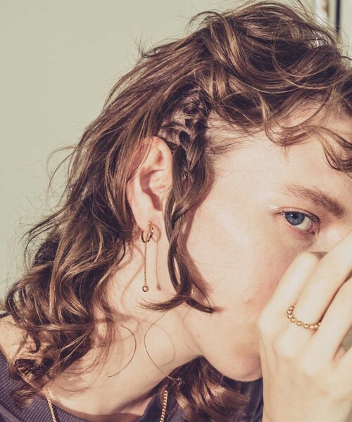 and cloud（アンドクラウド）の「2way Ball Charm Hoop Pierce / Single（ピアス（片耳用）・レディース・ブラック/シルバー/イエローゴールド・FREE）」の3枚目の写真