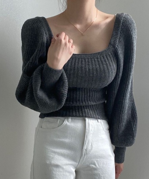 yuue' ( wear )(ユーイ)の「スクエアネックバルーンスリーブニット(ニット/セーター・レディース・チャコールグレー/ブラック/ブラウン/アイボリー/ライトピンク・FREE)」の6枚目の写真