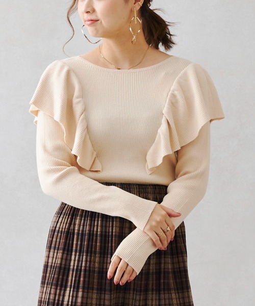 Chez toi（シェトワ）の「フリルショルダーリブニットプルオーバー（ニット/セーター・レディース・ブラック/グリーン/アイボリー/マスタード・FREE）」の2枚目の写真