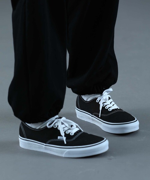 VANS（バンズ）の「【VANS】AUTHENTIC　VN000EE3BLK（スニーカー・レディース・ブラック・24.5cm/24㎝）」の2枚目の写真