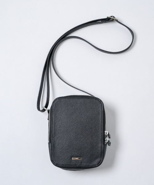 INTER FACTORY(インターファクトリー)の「ファッションインフルエンサー DAISUKE - ミニマルレザーショルダーバッグ made in INTER FACTORY(ショルダーバッグ・メンズ・ブラック・FREE)」の13枚目の写真