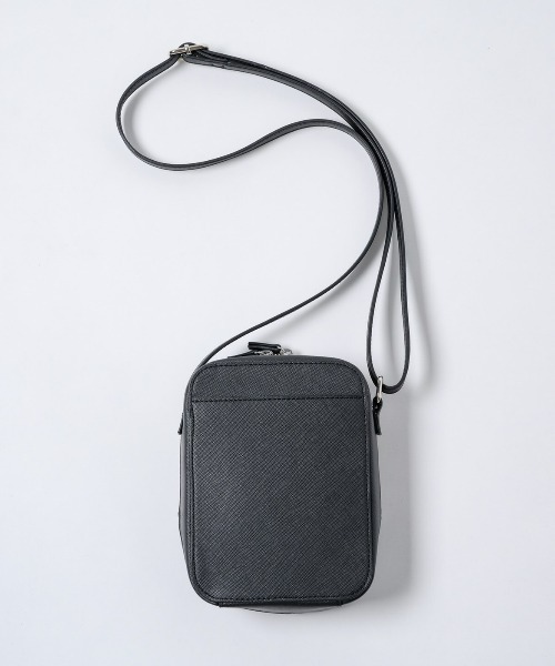 INTER FACTORY(インターファクトリー)の「ファッションインフルエンサー DAISUKE - ミニマルレザーショルダーバッグ made in INTER FACTORY(ショルダーバッグ・メンズ・ブラック・FREE)」の14枚目の写真